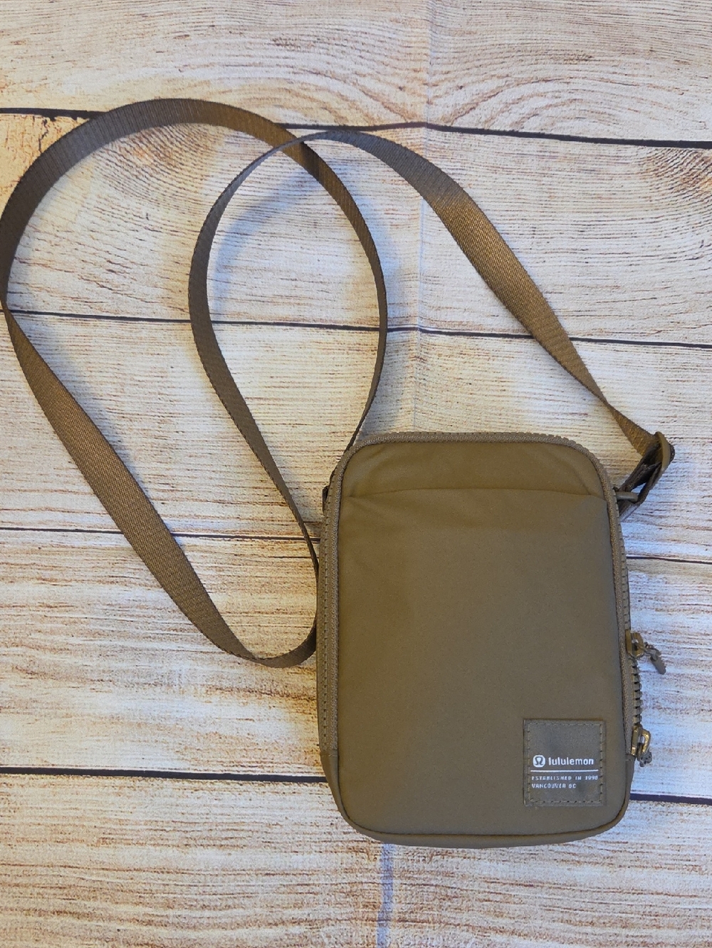 lululemon athletica Olive Green  Easy Access Crossbody Bag 1.5L
